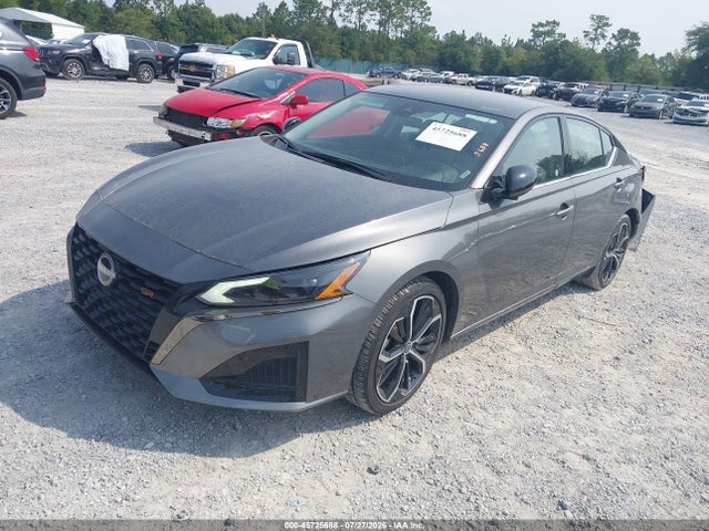 2025 Nissan ALTIMA SR FWD photo 2