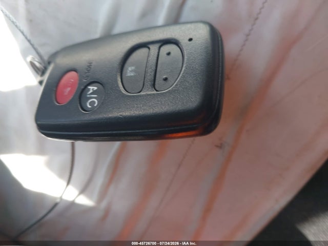 2012 Toyota PRIUS TWO — миниатюра 11