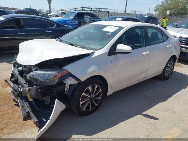 2017 Toyota COROLLA LE photo 2