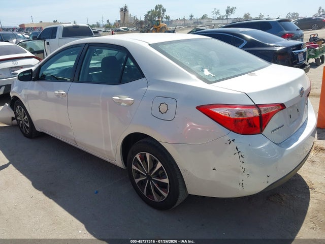 2017 Toyota COROLLA LE photo 3