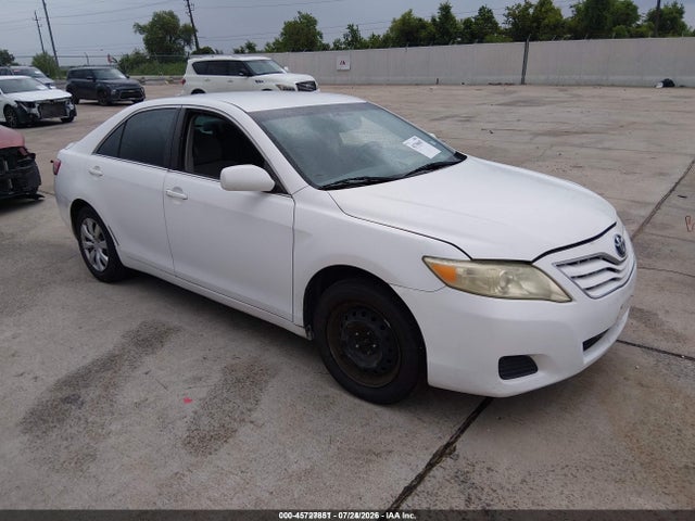 2011 TOYOTA CAMRY 