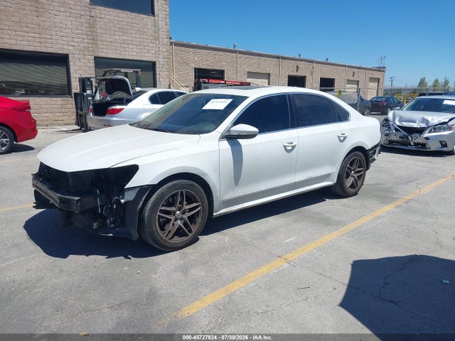 2017 Volkswagen PASSAT 1.8T SE — фото 2