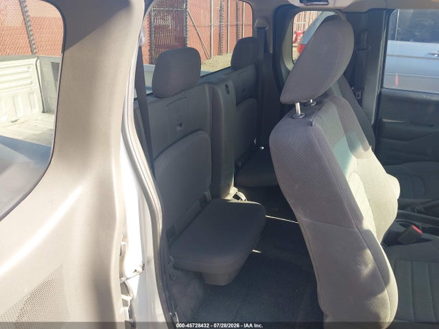 2015 Nissan FRONTIER S — фото 8
