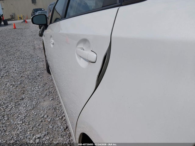 2011 Toyota PRIUS FOUR — фото 6