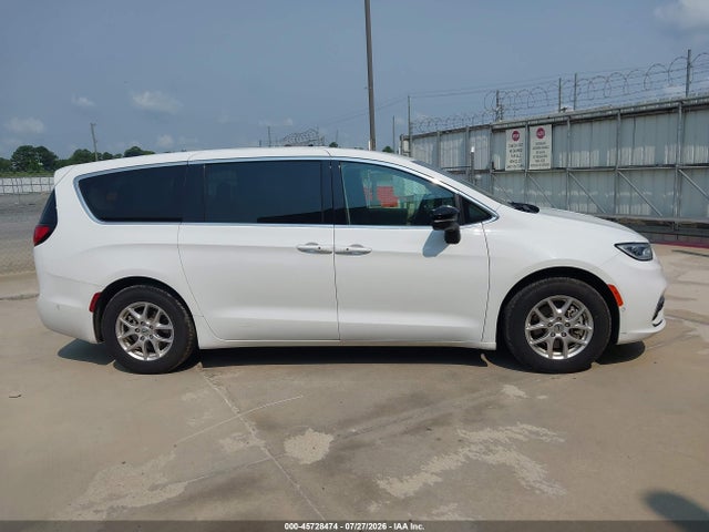 2024 CHRYSLER PACIFICA TOURING L 16