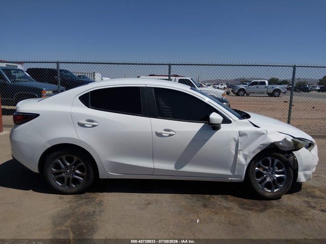 2019 TOYOTA YARIS LE 13