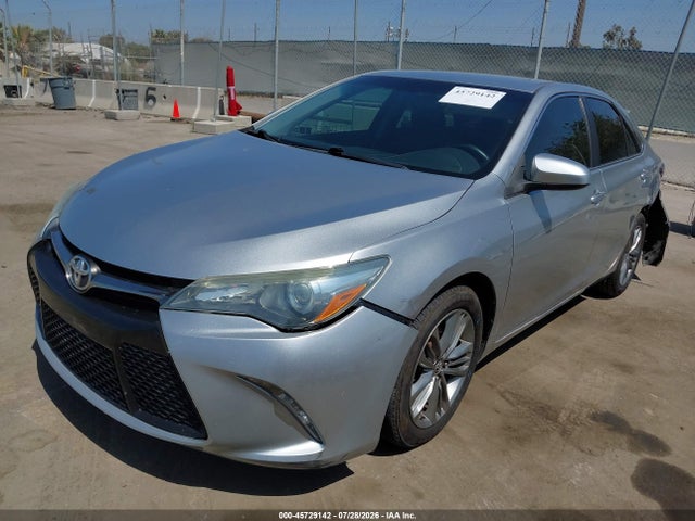 2015 Toyota CAMRY SE 照片 2