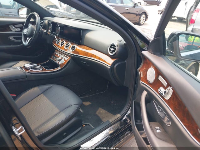 2019 Mercedes-BENZ E 300 4MATIC — фото 5
