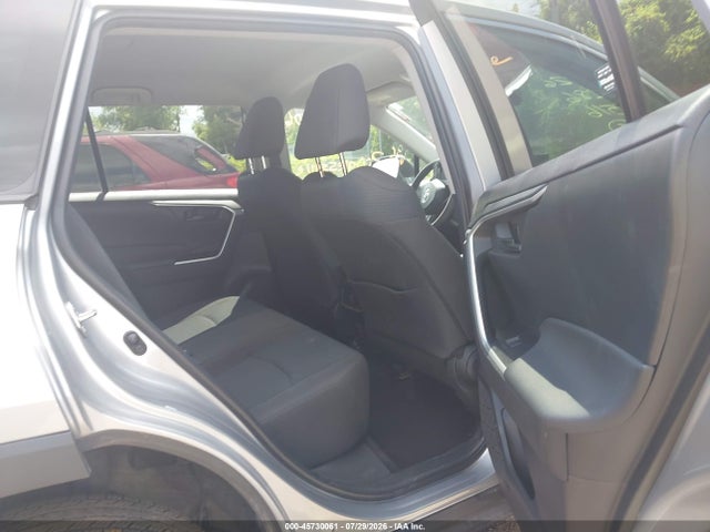 2022 TOYOTA RAV4 LE 8