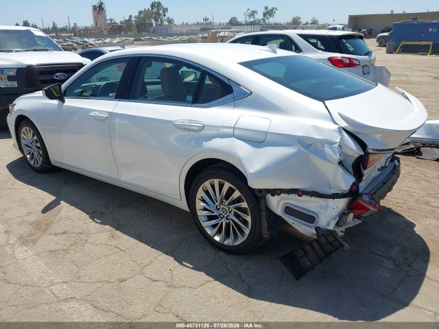 صورة 3 لـ 2023 Lexus ES 300H ULTRA LUXURY