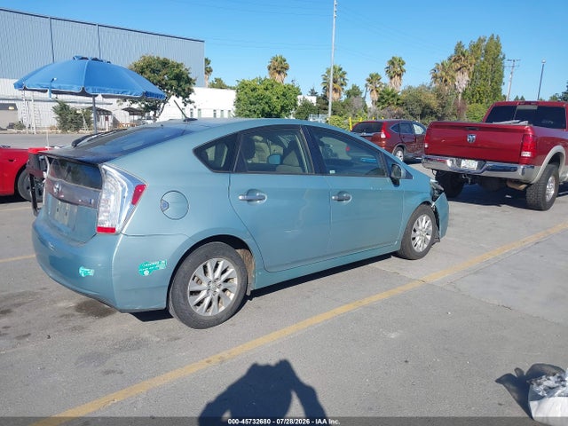 صورة 4 لـ 2015 Toyota PRIUS PLUG-IN