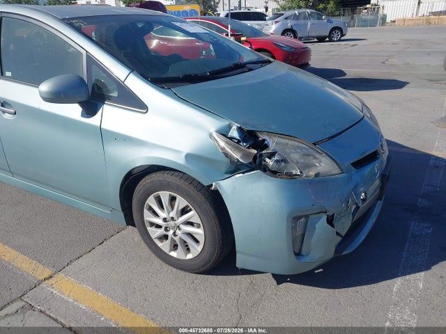 صورة 6 لـ 2015 Toyota PRIUS PLUG-IN
