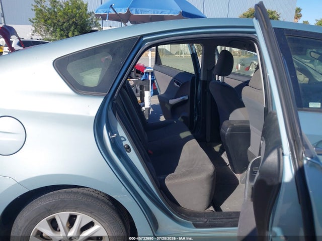 صورة 8 لـ 2015 Toyota PRIUS PLUG-IN