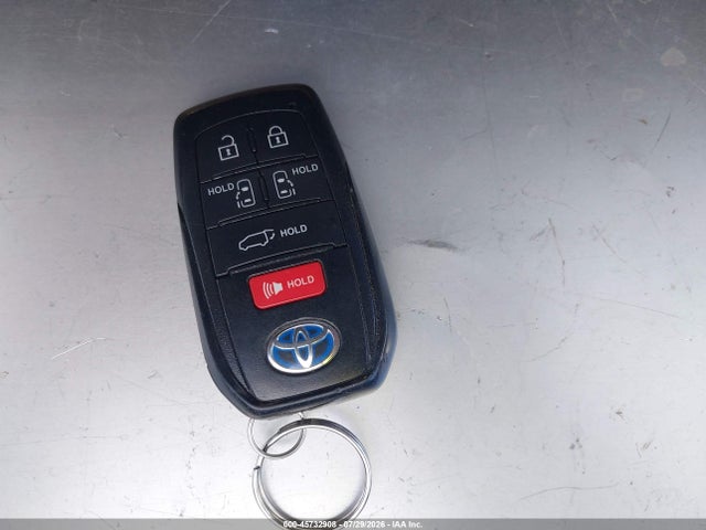 2023 TOYOTA SIENNA XLE 11