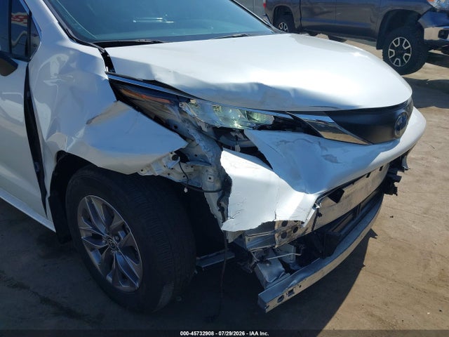 2023 TOYOTA SIENNA XLE 6