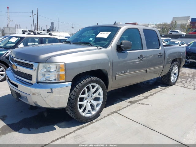 2013 Chevrolet SILVERADO 1500 LT photo 2