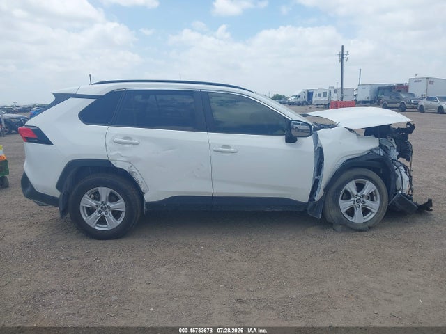 2019 TOYOTA RAV4 XLE 14