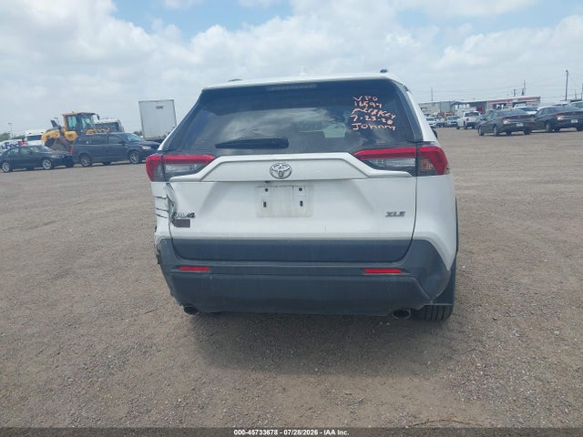 2019 TOYOTA RAV4 XLE 17