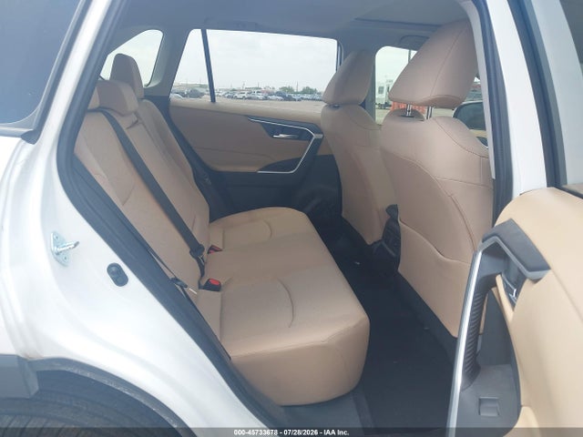 2019 TOYOTA RAV4 XLE 8