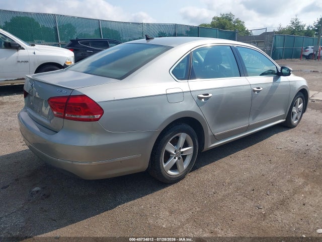 2013 Volkswagen PASSAT 2.0L TDI SE 照片 4