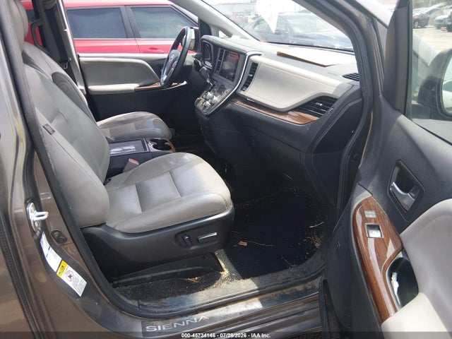 2017 TOYOTA SIENNA LIMITED 7 PASSENGER 5