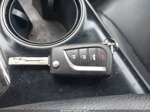 2019 TOYOTA CAMRY SE 11