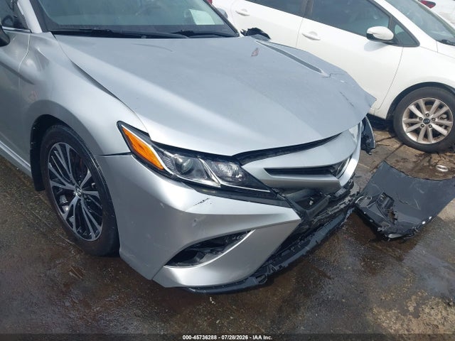 2019 TOYOTA CAMRY SE 18