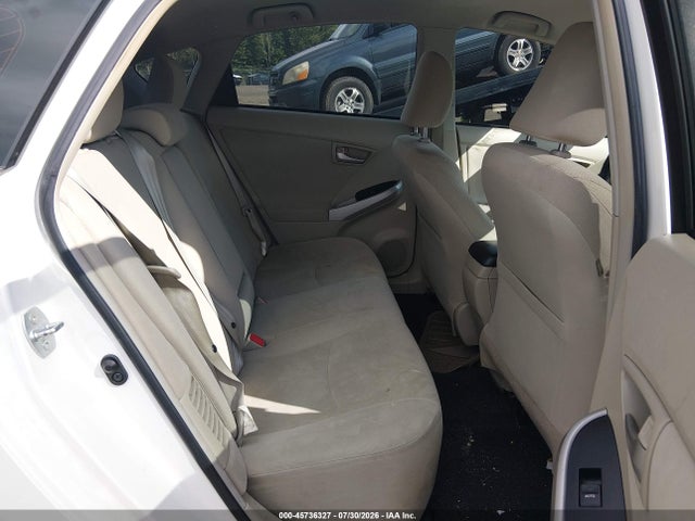 صورة 8 لـ 2014 Toyota PRIUS THREE
