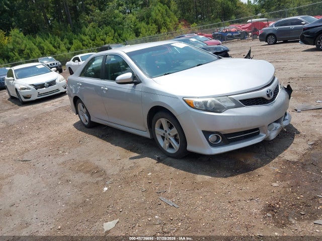 2014 TOYOTA CAMRY SE