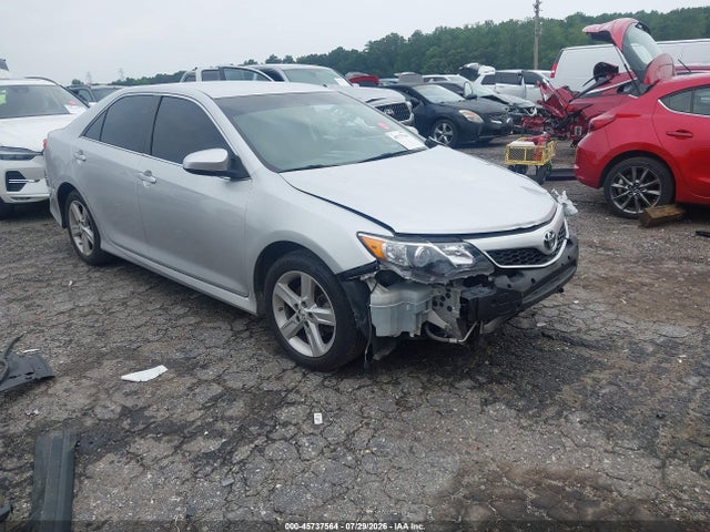 2014 TOYOTA CAMRY SE