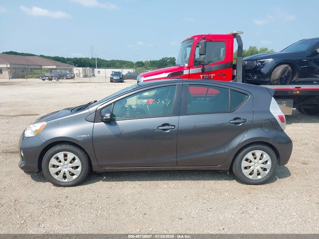 2013 Toyota PRIUS C TWO — миниатюра 14