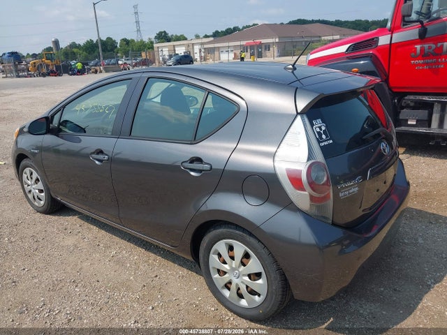 2013 Toyota PRIUS C TWO — фото 3