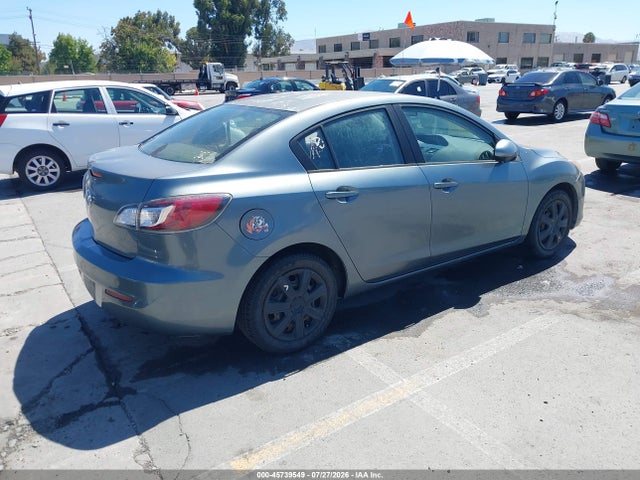 صورة 4 لـ 2013 Mazda MAZDA3 I SV