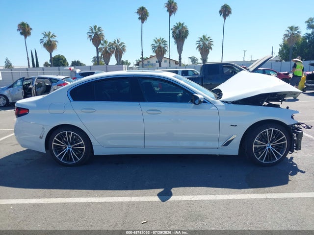 2022 BMW 530E 12
