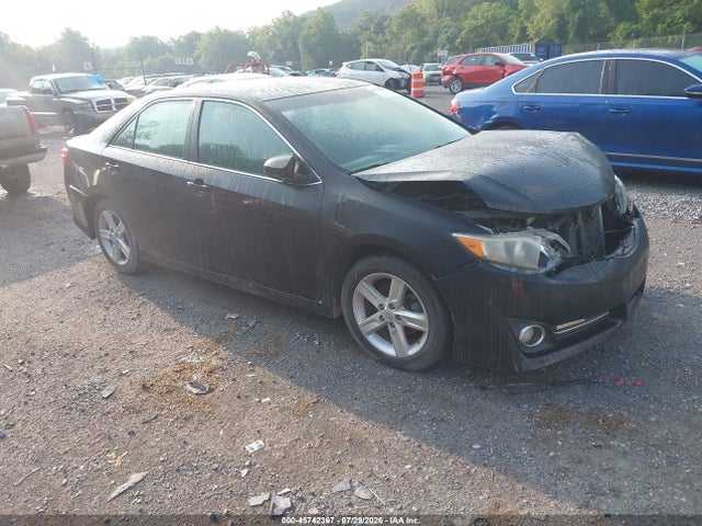 2014 TOYOTA CAMRY SE