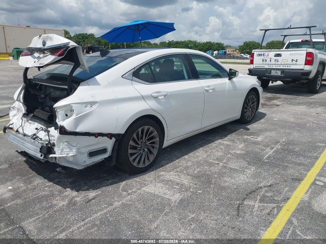 صورة 4 لـ 2024 Lexus ES 350 LUXURY