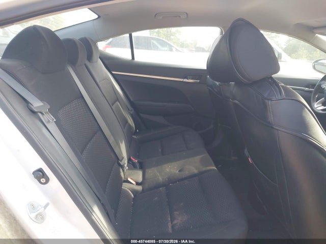 2019 HYUNDAI ELANTRA SE 8