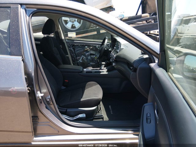 صورة 5 لـ 2025 Nissan SENTRA SV