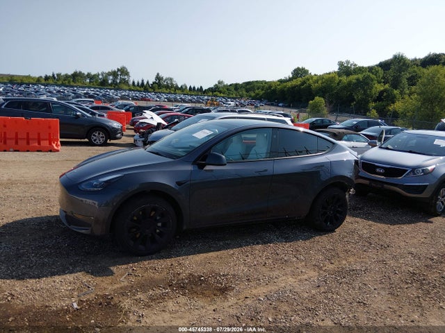 2023 TESLA MODEL Y RWD 13