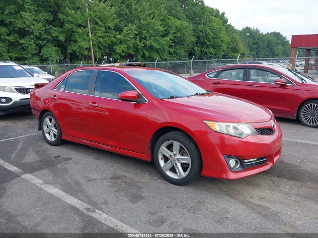 2014 TOYOTA CAMRY SE