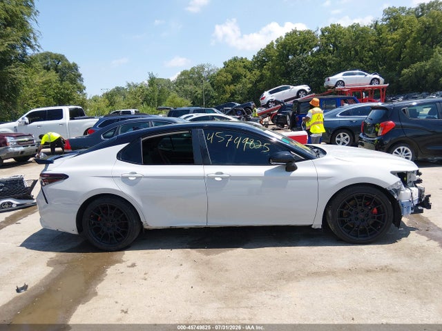 صورة 14 لـ 2021 Toyota CAMRY TRD