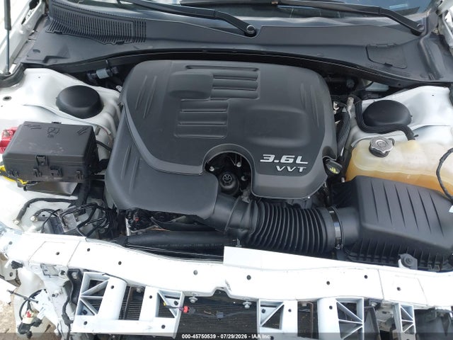 صورة 10 لـ 2022 Chrysler 300 S