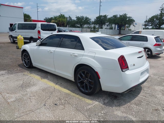 صورة 3 لـ 2022 Chrysler 300 S