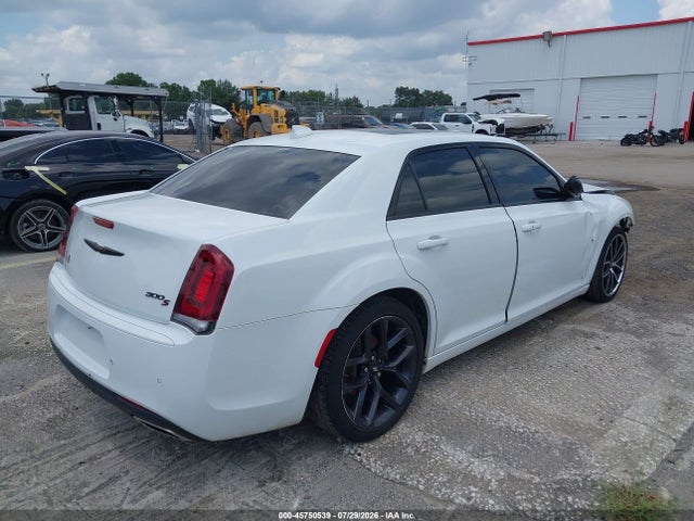 صورة 4 لـ 2022 Chrysler 300 S