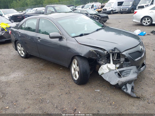 2011 TOYOTA CAMRY SE