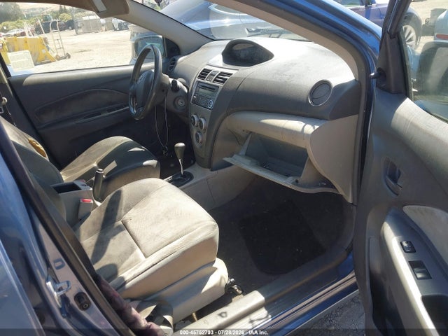 2012 Toyota YARIS 照片 5