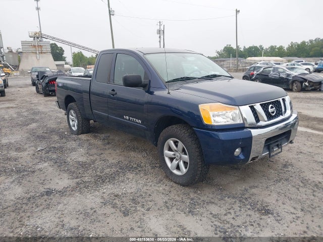 2011 NISSAN TITAN SV
