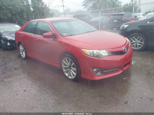 2014 TOYOTA CAMRY SE