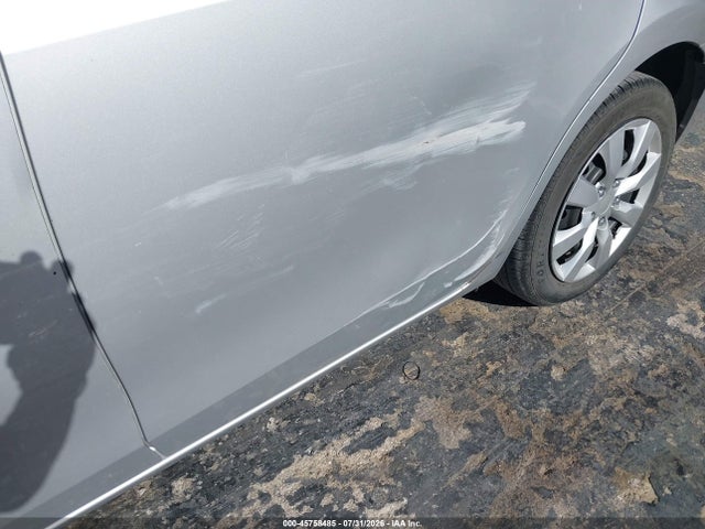 2014 Toyota COROLLA LE thumbnail 17