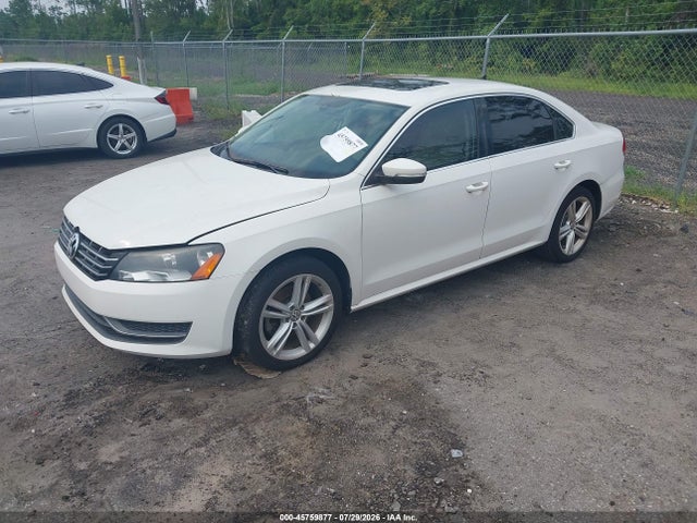 2014 Volkswagen PASSAT 2.0L TDI SE 照片 2